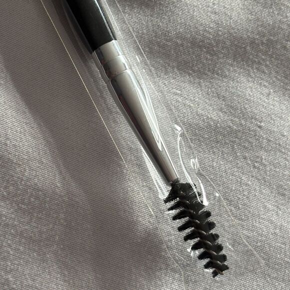 Mally Beauty Dual-Ended Eyeliner and Brow Brush & Mini Kabuki Brush Set - Picture 6 of 7
